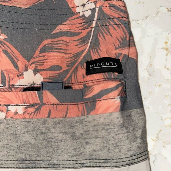 Men’s Tropical Rip Curl Board Shorts - Picture 2 of 5